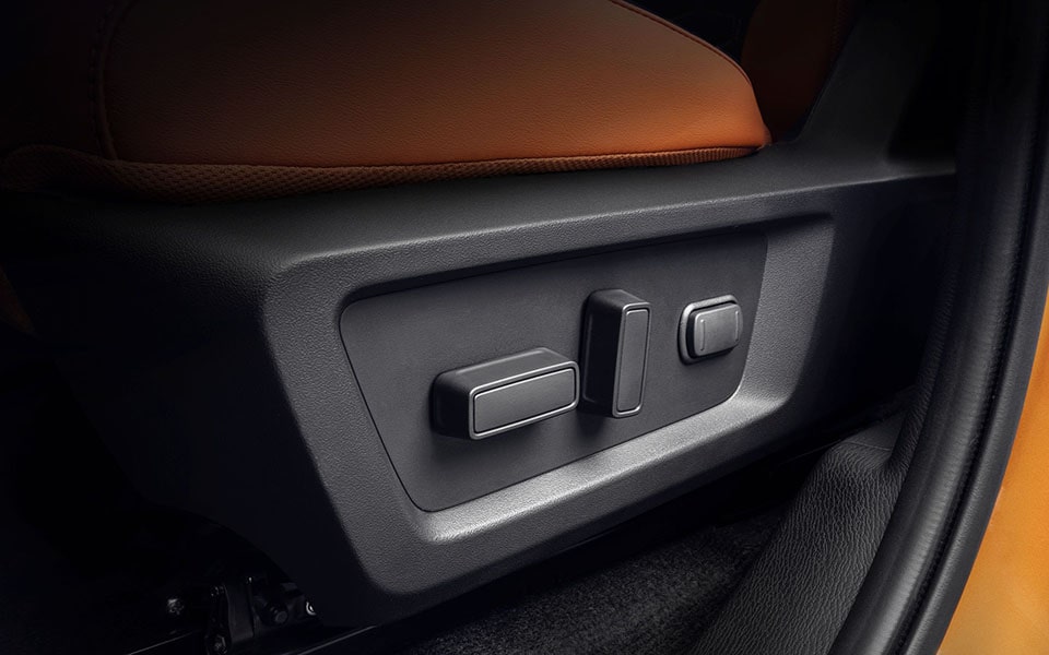 nội thất mitsubishi triton